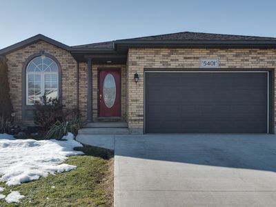 5401 Beaver Valley Way Niagara Falls, ON L2H 2K4